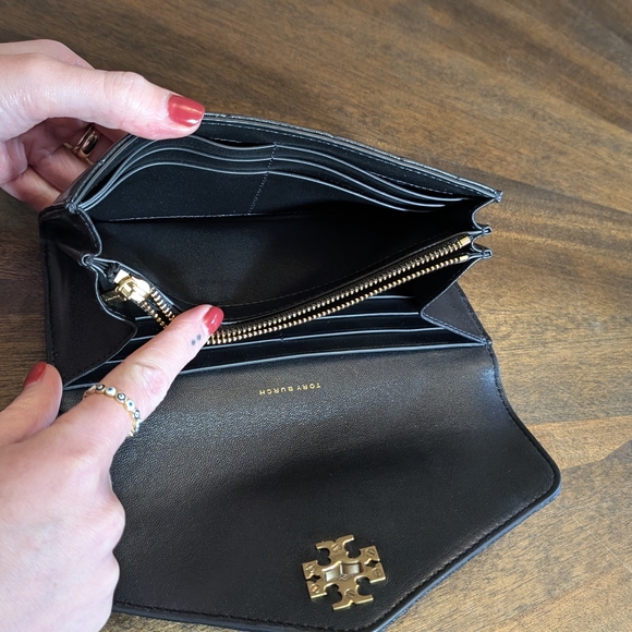 Tory Burch Black Quilted Leather Wallet - Picture 7 of 10